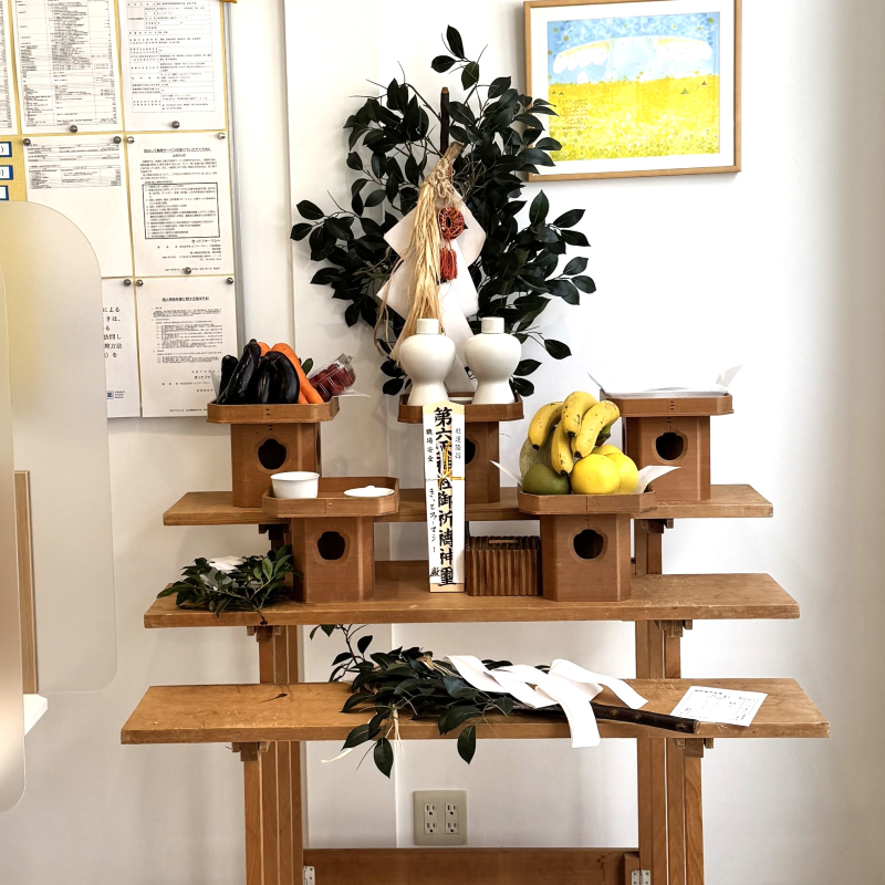 開局にあたりお祓いをして頂きました。