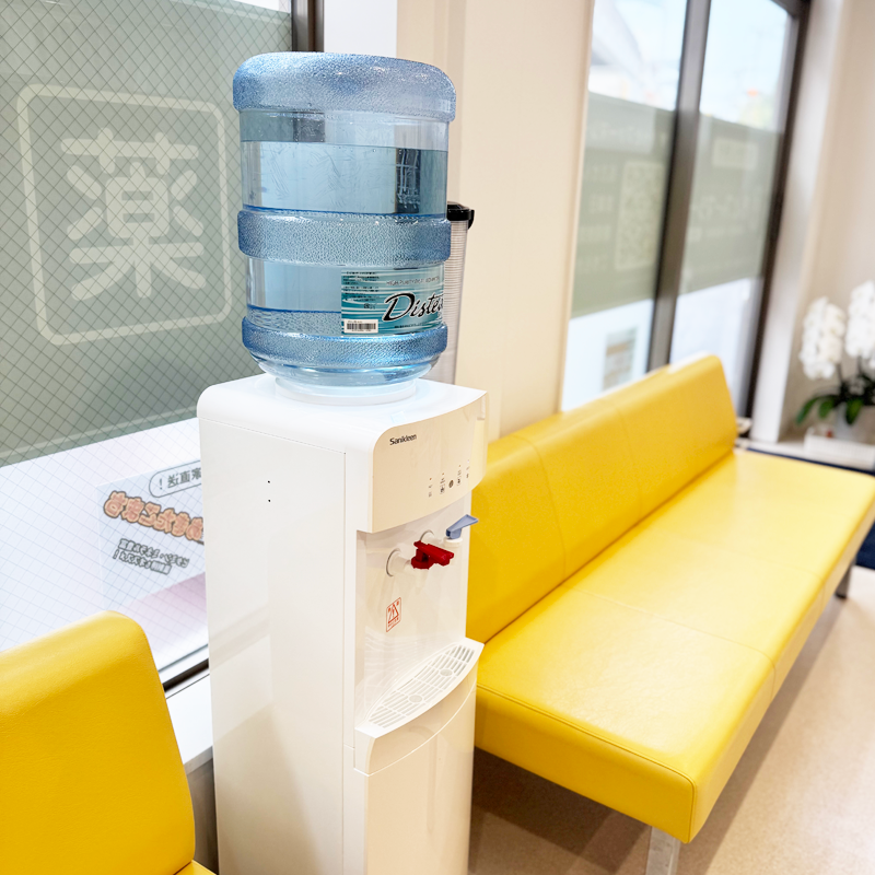 店内に配置されたウォーターサーバー。